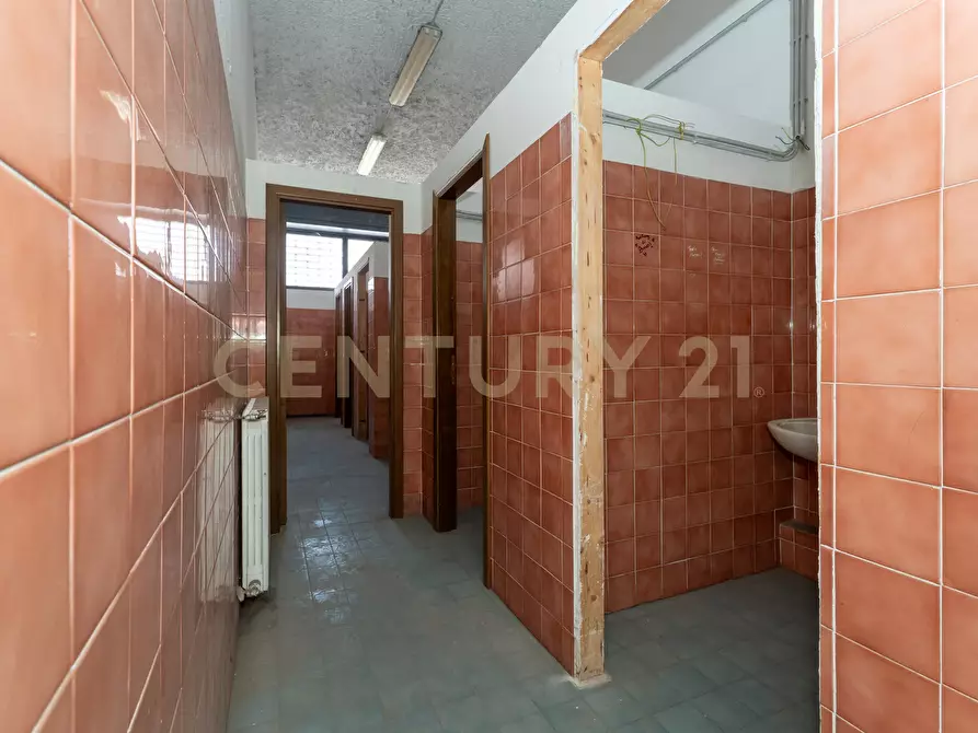 Immagine 8 di Attività commerciale in vendita  in Via Vittorio Emanuele 424 a Paterno'