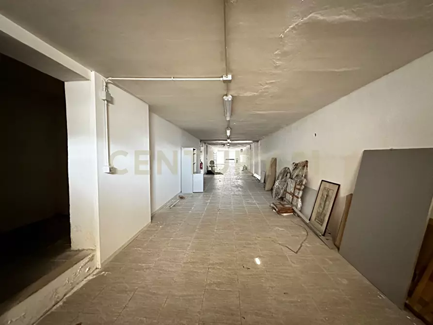 Immagine 33 di Locale commerciale in vendita  in Via Partenope 2 a Anzio