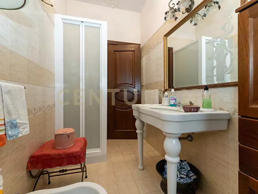 Immagine 33 di Pentalocale in vendita  in Via Carrubella 155 a Gravina Di Catania