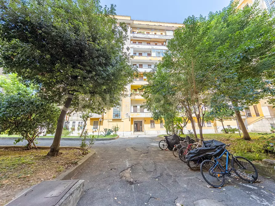 Immagine 24 di Trilocale in vendita  in Via Rosa Guarnieri Carducci 3 a Roma