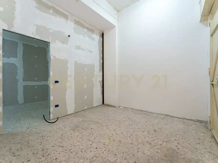 Immagine 16 di Pentalocale in vendita  in Via Duca Degli Abruzzi 54 a Catania