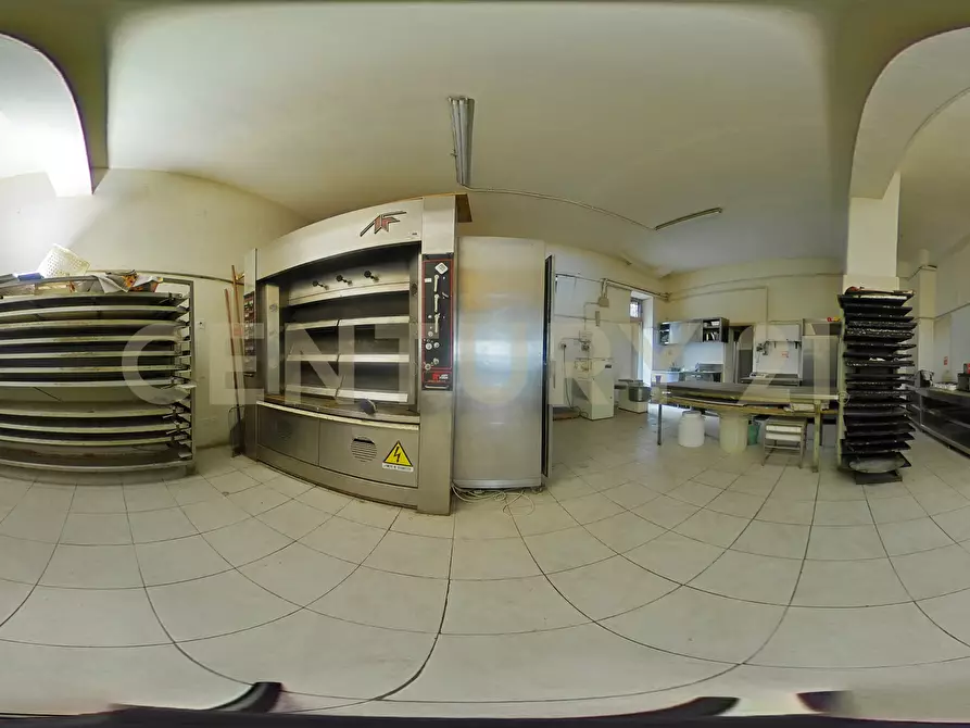 Immagine 39 di Locale commerciale in vendita  in Via Giacomo Leopardi 127 a Catania