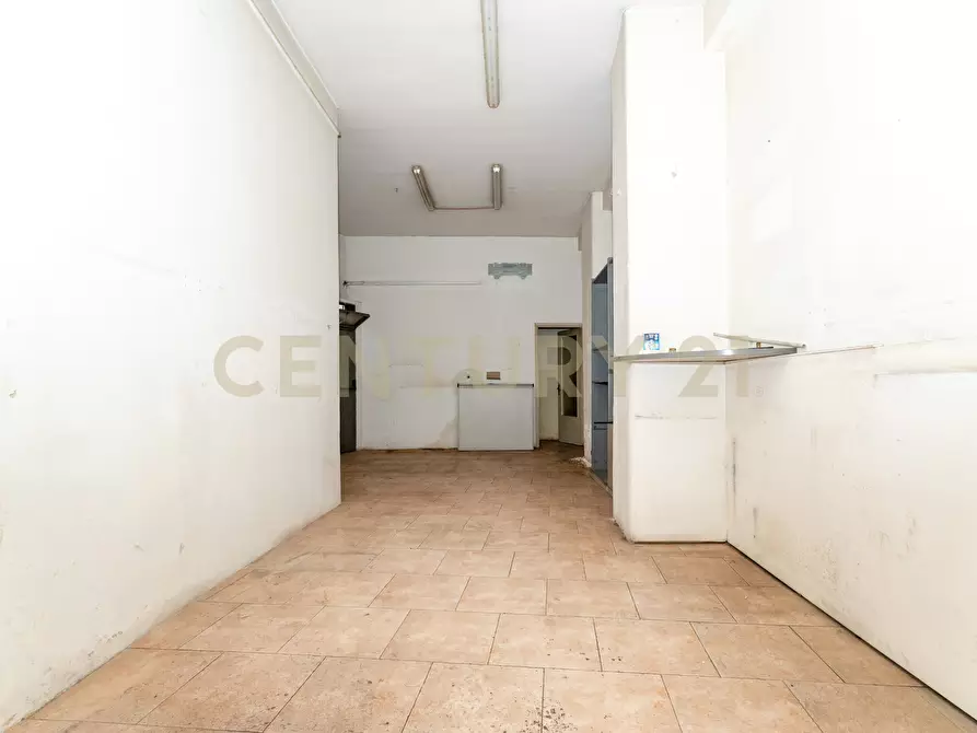 Immagine 12 di Locale commerciale in vendita  in Via Antonio Santangelo Fulci 13 a Catania