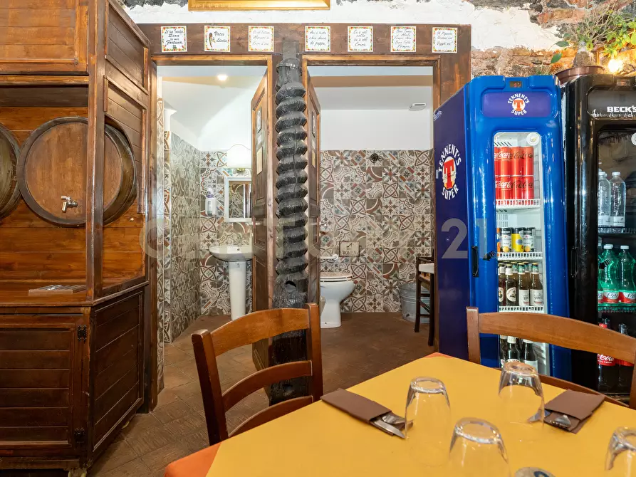 Immagine 22 di Pizzeria / Pub in vendita  in Via Plebiscito 179 a Catania