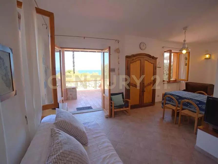 Immagine 27 di Quadrilocale in vendita  in Via dell'Arenella a Isola Del Giglio