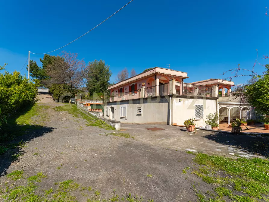 Immagine 4 di Villa in vendita  in Via Alcaloro Petrone 47 a Viagrande