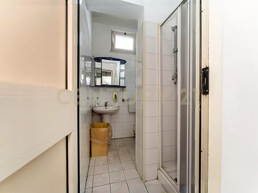 Immagine 14 di Locale commerciale in affitto  in Via Catira 2 a San Gregorio Di Catania