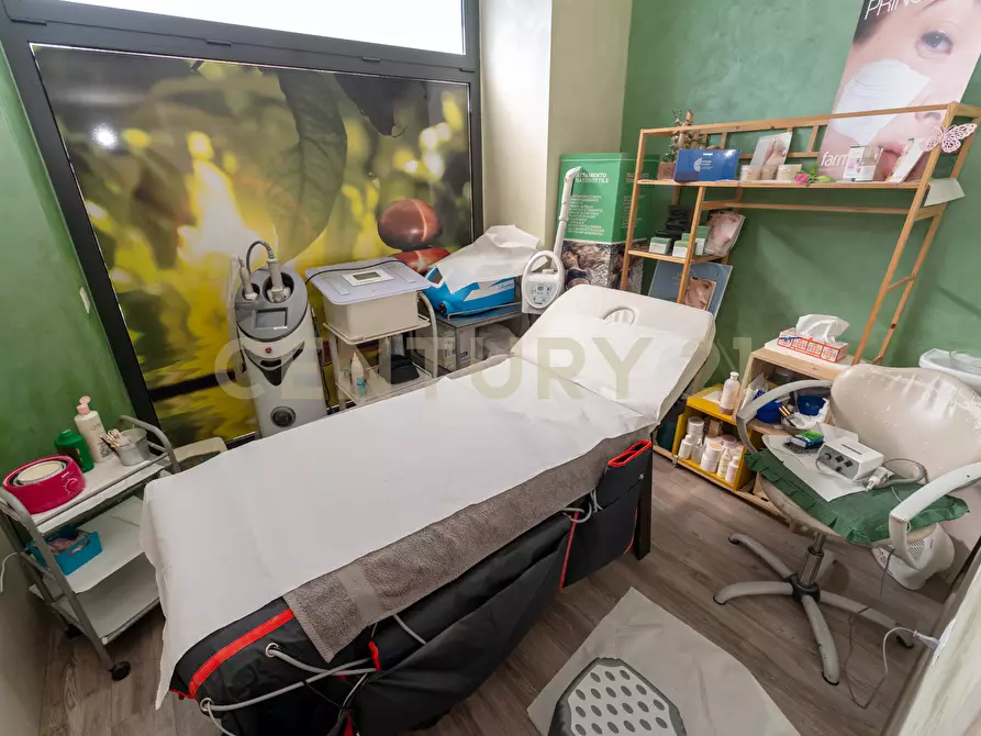 Immagine 22 di Locale commerciale in vendita  in Via del Bosco 163 a Catania