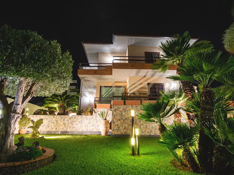 Immagine 99 di Villa in vendita  in Via Salemi 19 a Mascalucia