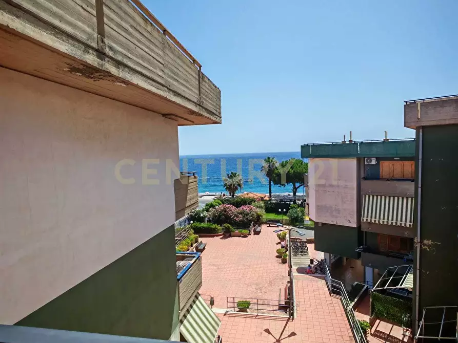 Immagine 25 di Trilocale in vendita  in Via dei Normanni 1 a Sant'alessio Siculo