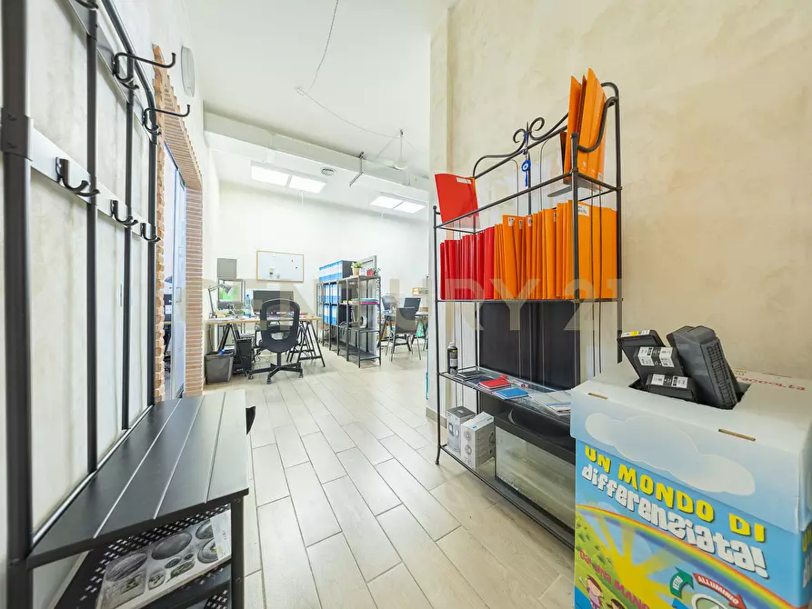 Immagine 15 di Locale commerciale in vendita  in VIA AUGUSTA GENINA 16 a Roma