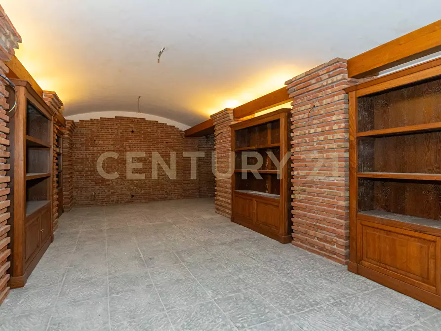 Immagine 51 di Villa in vendita  in SS284 a Adrano