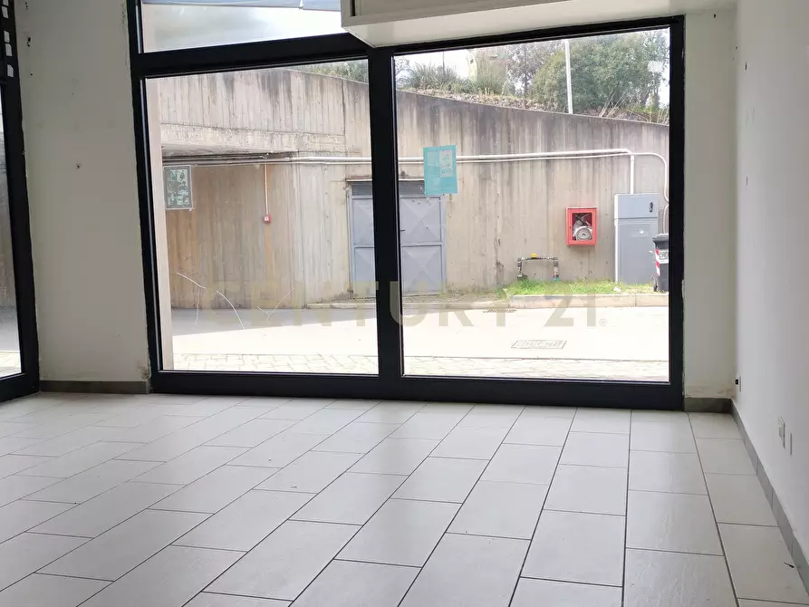 Immagine 21 di Locale commerciale in vendita  in Piazza Primo Wongher 17 a Monte Argentario