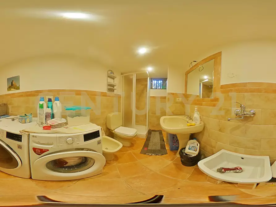 Immagine 62 di Villa in vendita  in Via della Regione 70 a Pedara