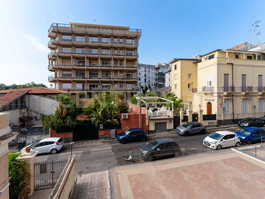 Immagine 38 di Bilocale in affitto  in Via delle Acacie 9 a Catania
