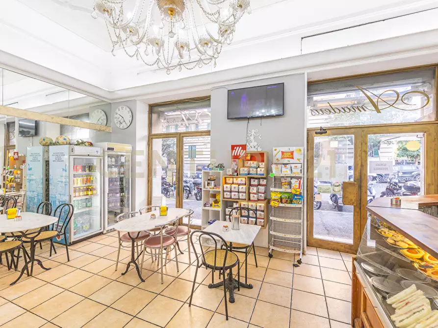 Immagine 9 di Quadrilocale in vendita  in Via Nemorense 26/28 a Roma