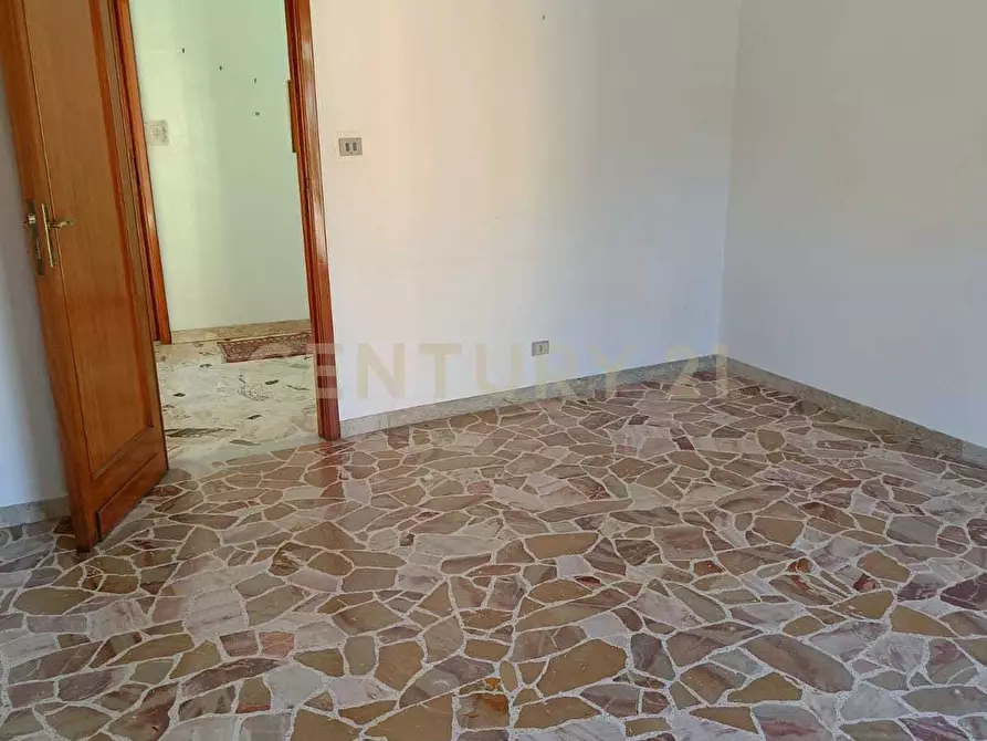 Immagine 13 di Quadrilocale in vendita  in Via Omero 65 a Bronte