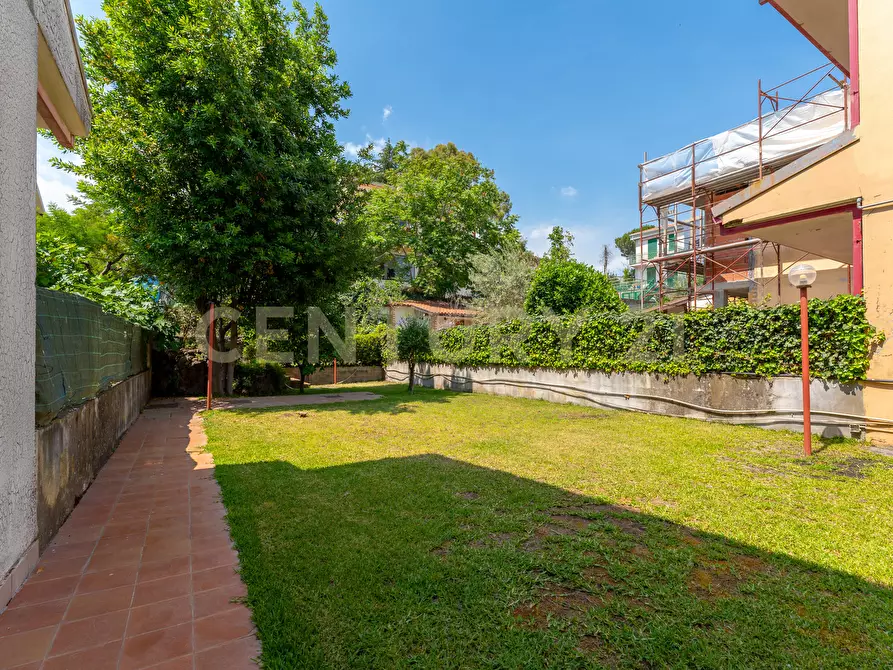 Immagine 46 di Villa in vendita  in Via Libertà 1 a Mascalucia