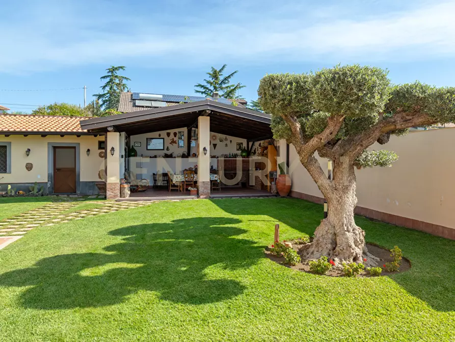 Immagine 57 di Villa in vendita  in Via Salemi 19 a Mascalucia