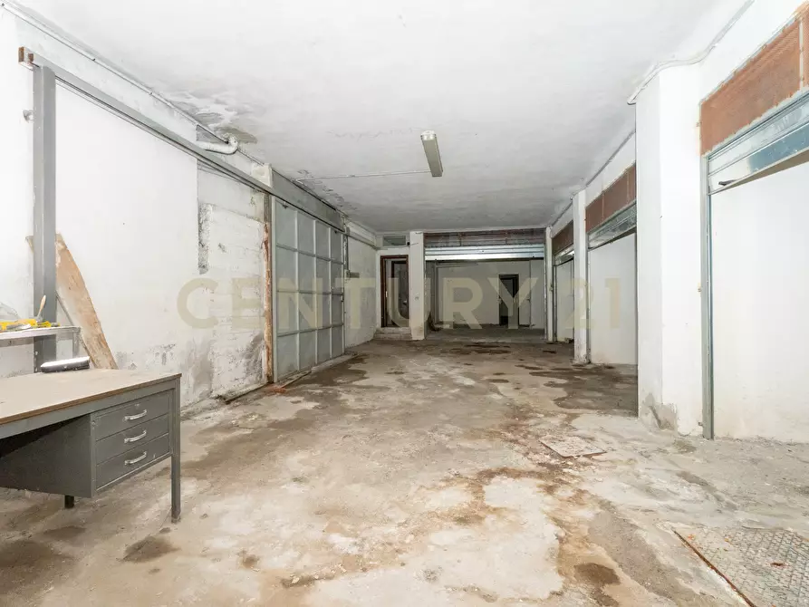 Immagine 30 di Magazzino in vendita  in Via del Bosco 407 a Catania