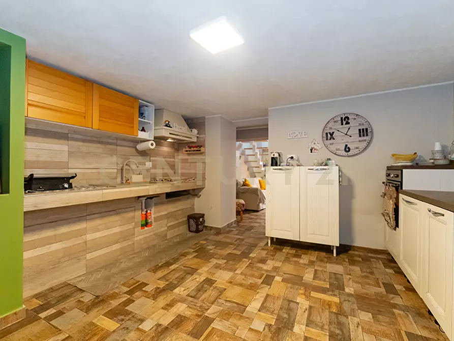 Immagine 43 di Pentalocale in vendita  in Via Crocifisso 26 a Aci Castello
