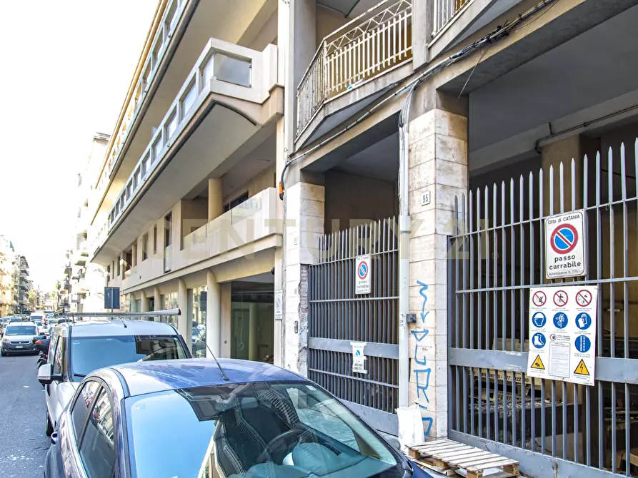 Immagine 1 di Garage in vendita  in Via Milano 93 a Catania