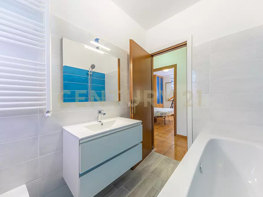 Immagine 14 di Villa in vendita  in Strada Isola Bella 43 a Latina