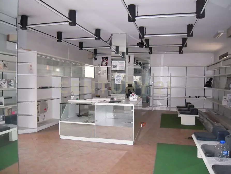 Immagine 3 di Locale commerciale in affitto  in Via Umberto I 53 a Bovolone