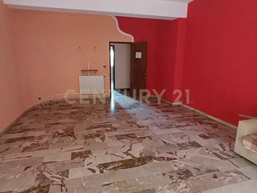 Immagine 37 di Pentalocale in vendita  in Via Nicola Coviello 158 a Biancavilla