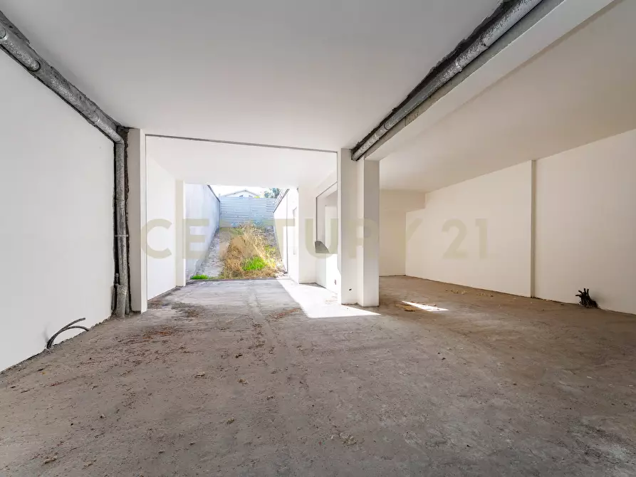 Immagine 10 di Locale commerciale in vendita  in Via Alfred Nobel snc a Misterbianco