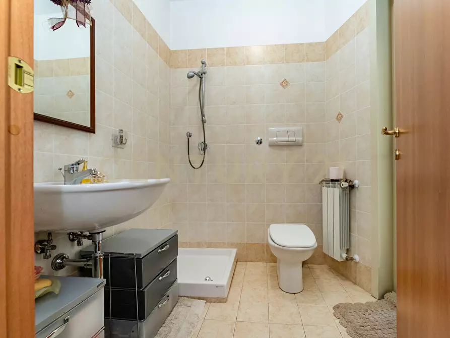 Immagine 25 di Pentalocale in vendita  in Via Acquedotto Greco 248 a Catania