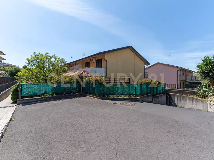 Immagine 1 di Porzione di casa in vendita  in Via degli Ulivi 9 a Tremestieri Etneo