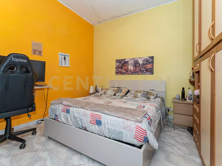 Immagine 29 di Pentalocale in vendita  in Via Antonio de Curtis 27 a Misterbianco