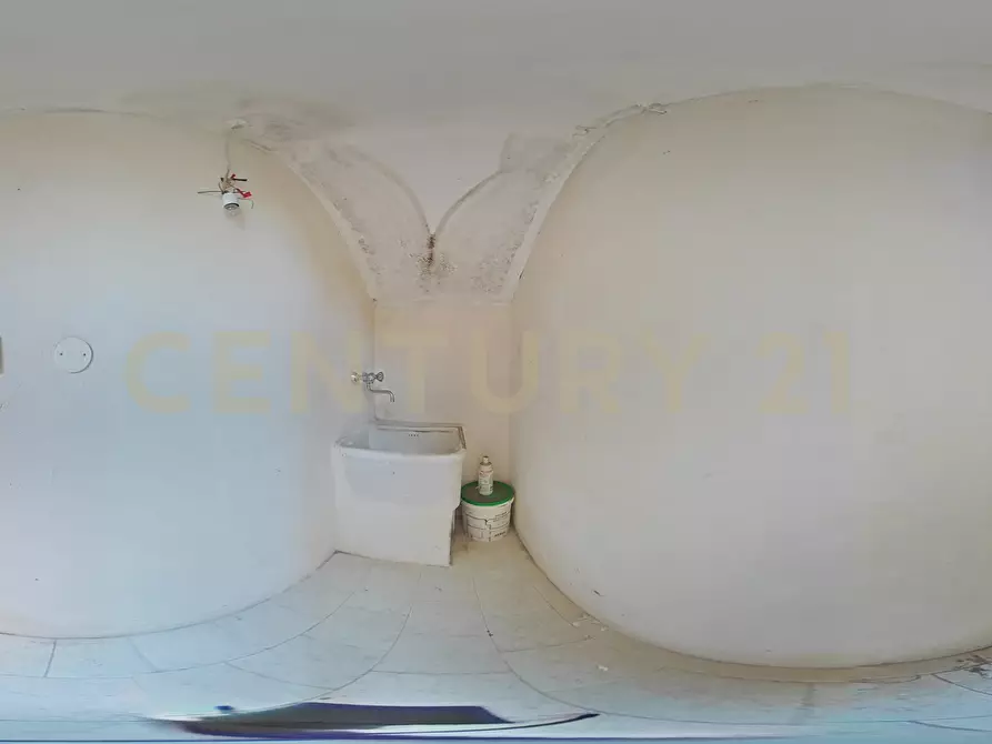 Immagine 7 di Locale commerciale in vendita  in Via Nizzeti 3 a Tremestieri Etneo