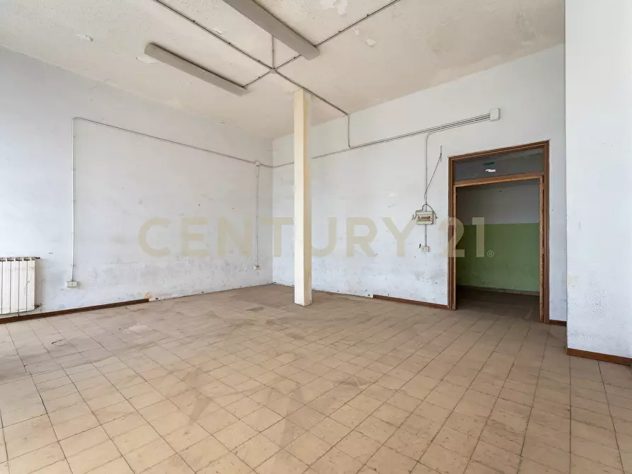 Immagine 11 di Attività commerciale in vendita  in Via Vittorio Emanuele 424 a Paterno'