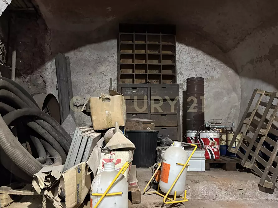 Immagine 42 di Locale commerciale in vendita  in Via 6 Aprile 59 a Catania