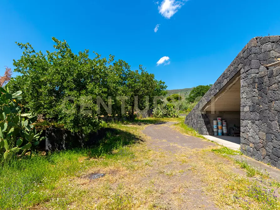 Immagine 82 di Villa in vendita  in SS284 a Adrano