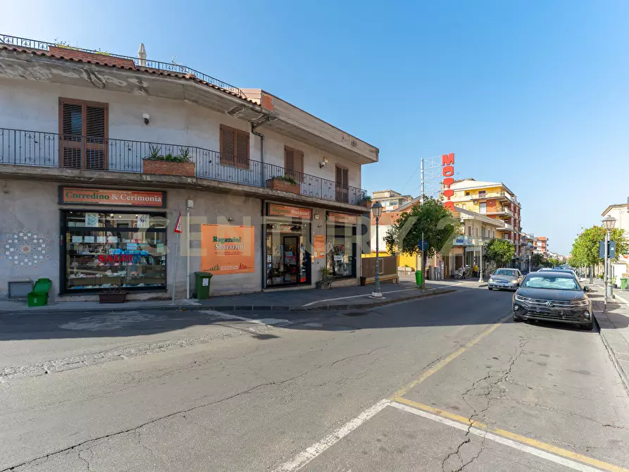 Immagine 3 di Attività commerciale in vendita  in Via Vittorio Emanuele 214 a Belpasso