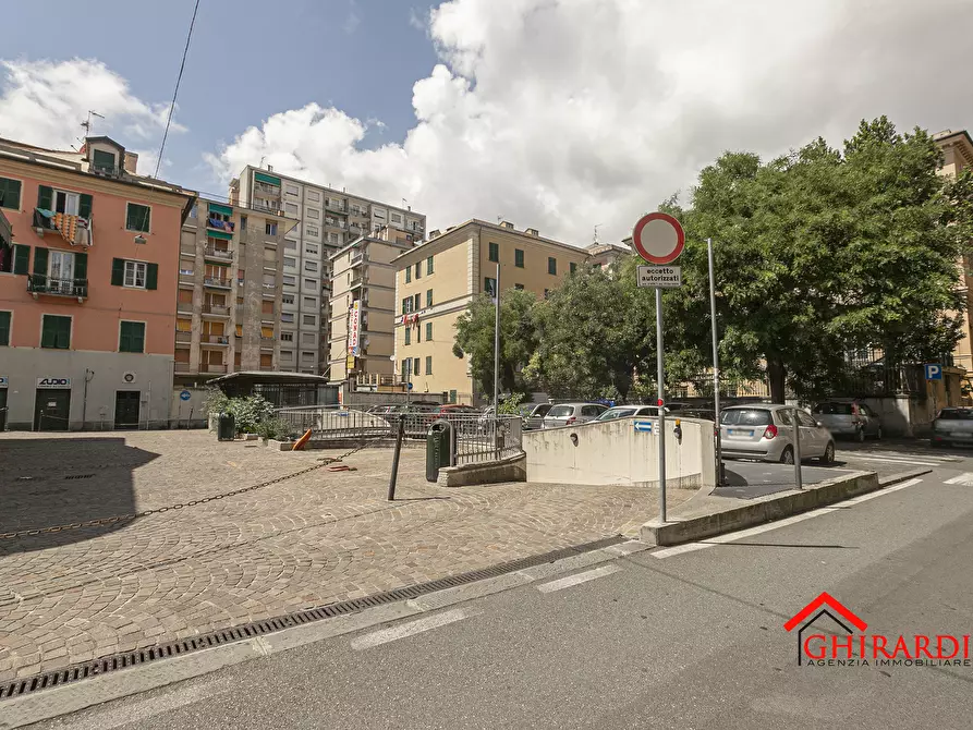 Immagine 1 di Garage in vendita  a Genova
