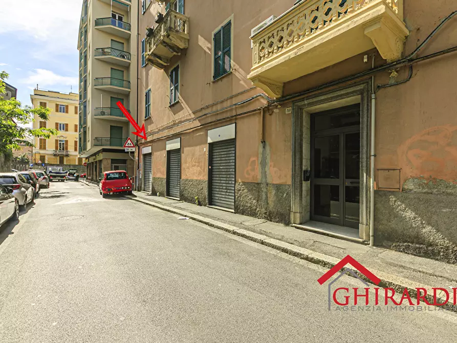 Immagine 19 di Magazzino in vendita  in Via Vado a Genova