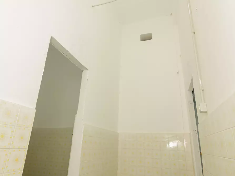 Immagine 10 di Magazzino in affitto  in VIA CHIARAVAGNA 18R a Genova