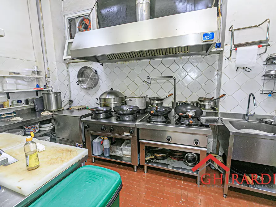 Immagine 17 di Locale commerciale in vendita  in VIA SALUCCI 13-15R a Genova
