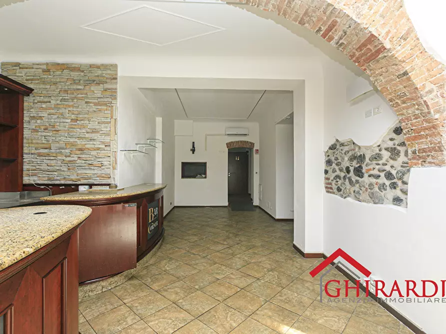 Immagine 5 di Locale commerciale in affitto  in Piazza Francesco Baracca 34r a Genova