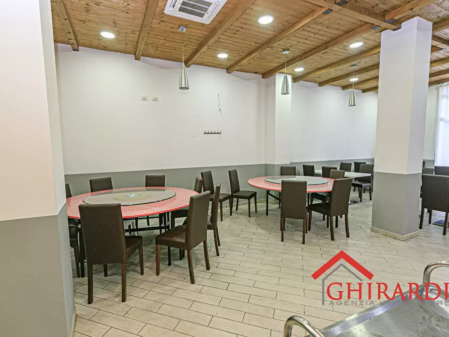 Immagine 5 di Locale commerciale in vendita  in VIA SALUCCI 13-15R a Genova