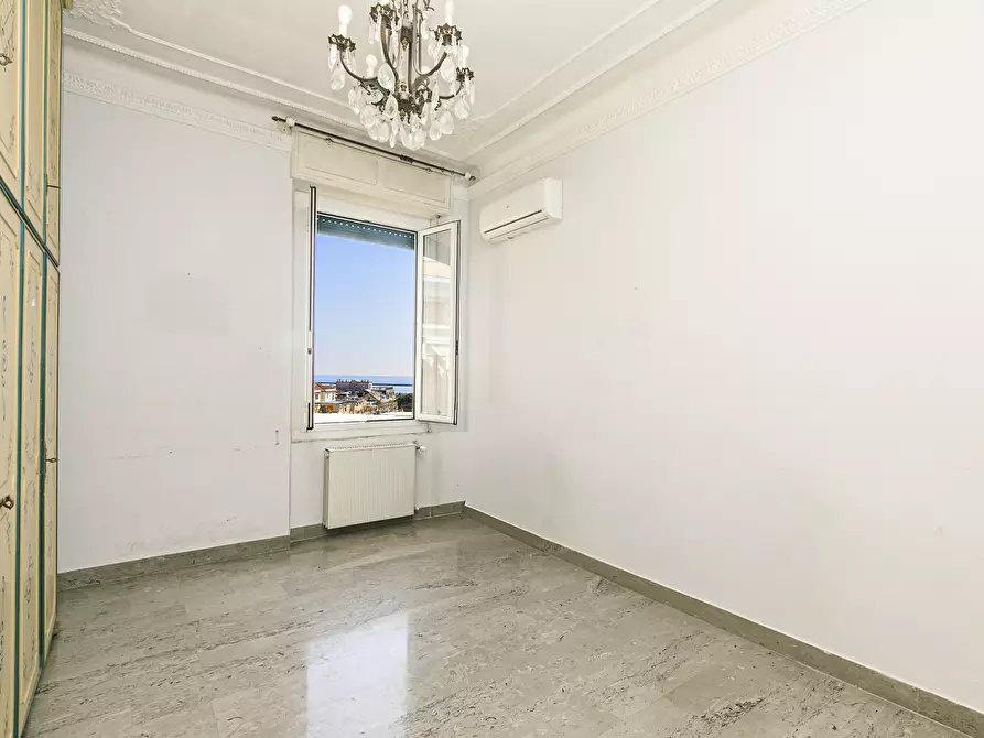 Immagine 25 di Quadrilocale in vendita  in Piazza Cristoforo Bonavino 11 a Genova