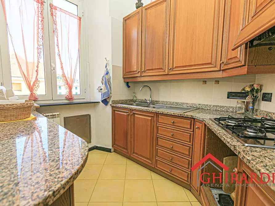 Immagine 5 di Trilocale in vendita  in VIA CHIARAVAGNA 7 a Genova