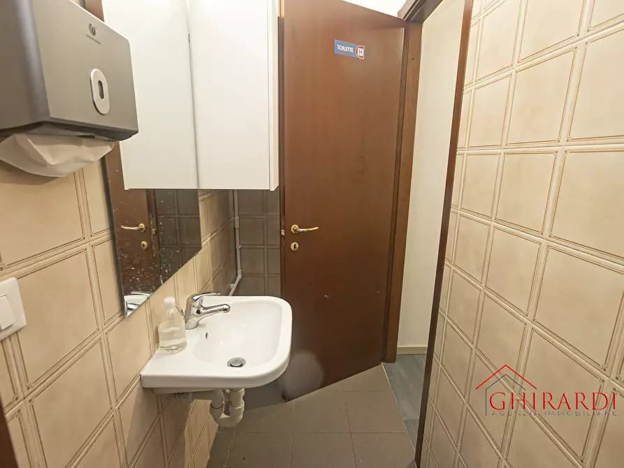 Immagine 26 di Locale commerciale in affitto  in VIA ALFREDO D'ANDRADE 76R a Genova