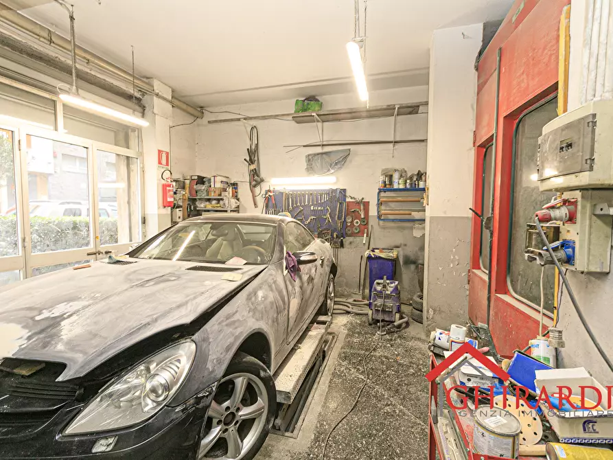 Immagine 4 di Attività artigianale in vendita  in VIA VEZZANI 210R a Genova