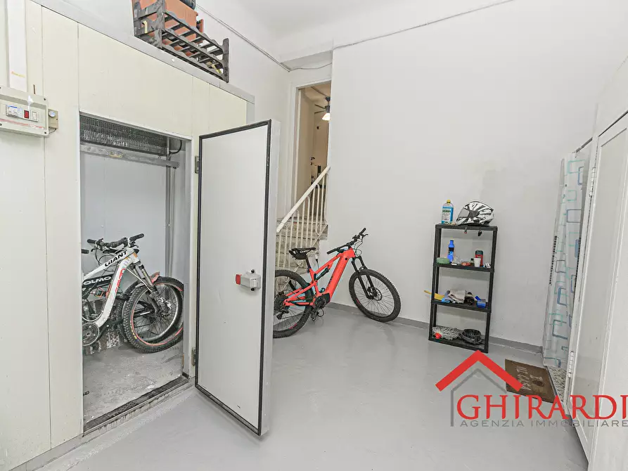 Immagine 10 di Magazzino in vendita  in VIA GAETANO DONIZETTI 73R a Genova