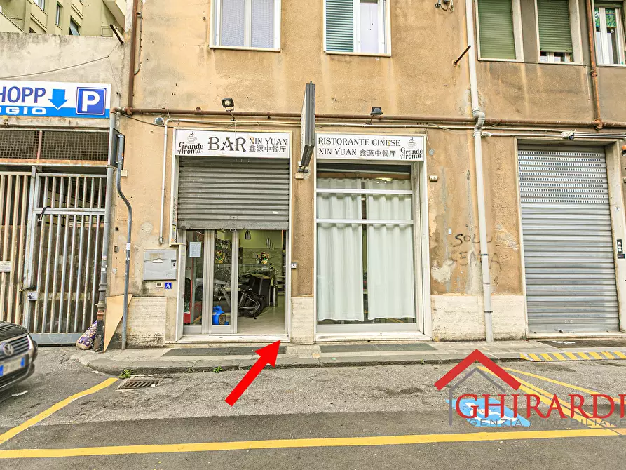 Immagine 32 di Locale commerciale in vendita  in VIA SALUCCI 13-15R a Genova